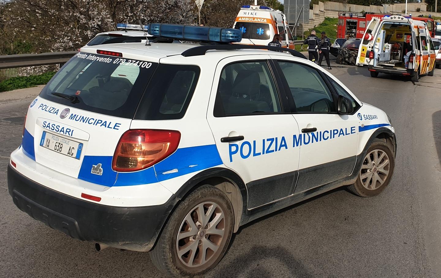 Pugni all’autista dell’ambulanza, due a giudizio 