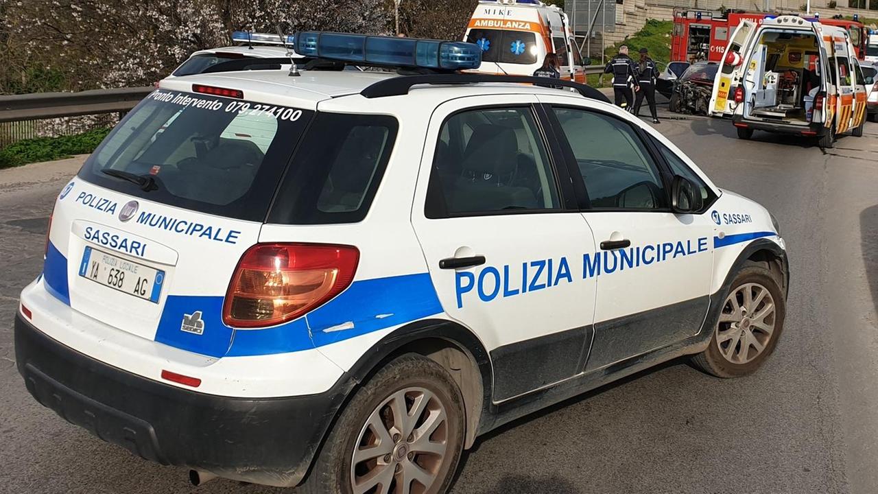 Pugni all’autista dell’ambulanza, due a giudizio