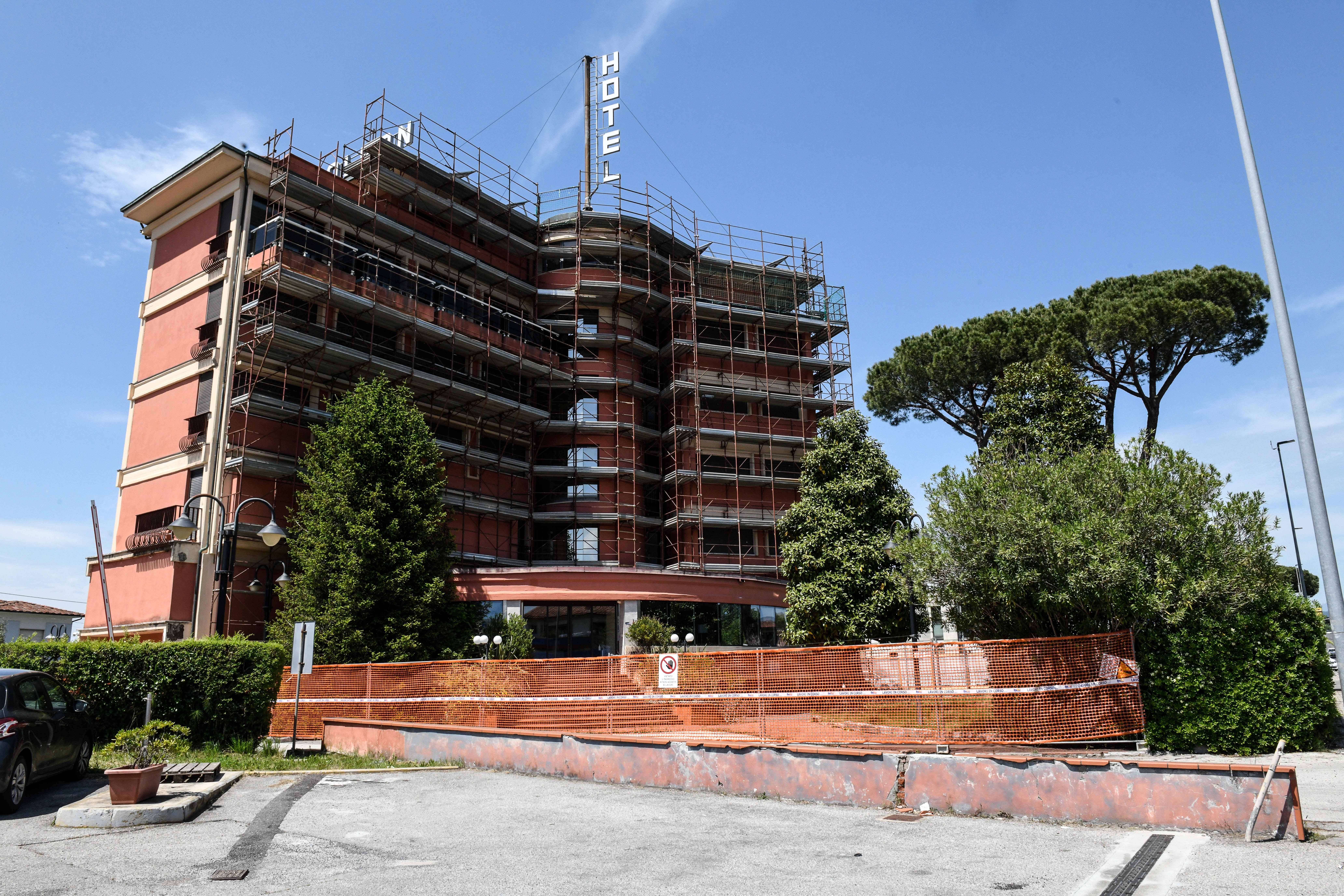Nuova vita per l'hotel Napoleon: riapre e assume personale 