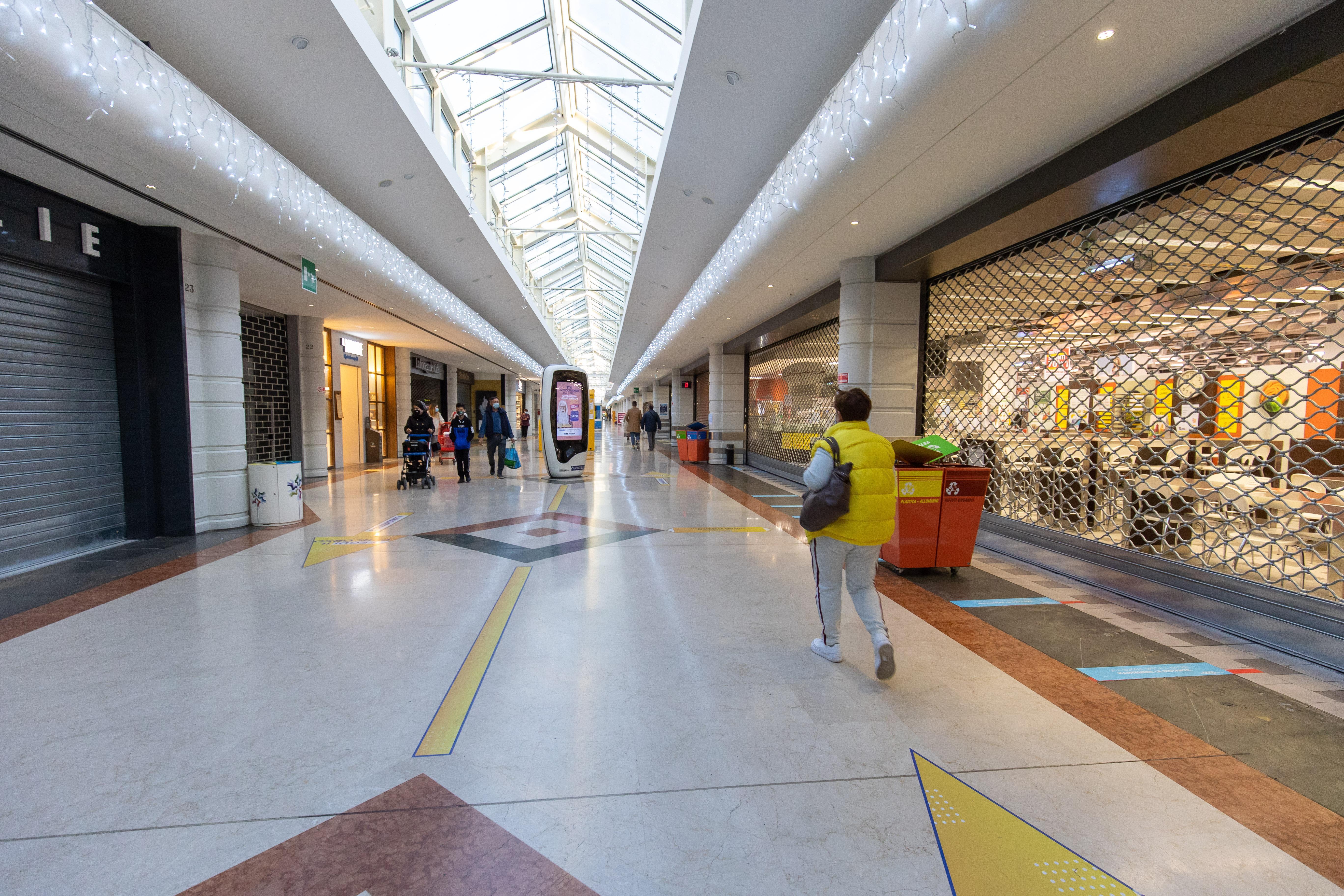 Un centro commerciale (Foto d'archivio)