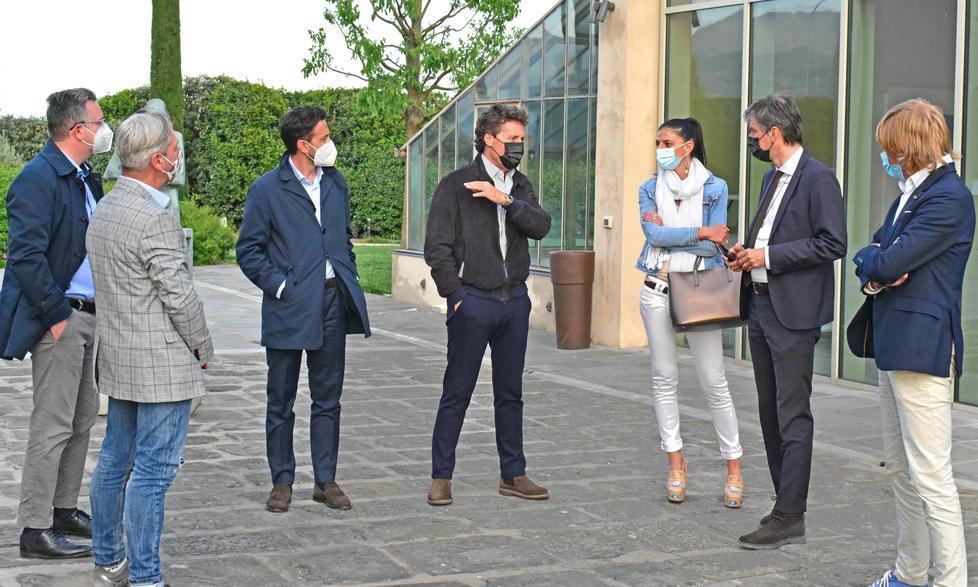 L’incontro al Nursery campus per decidere il futuro della Pistoiese (foto Gori)