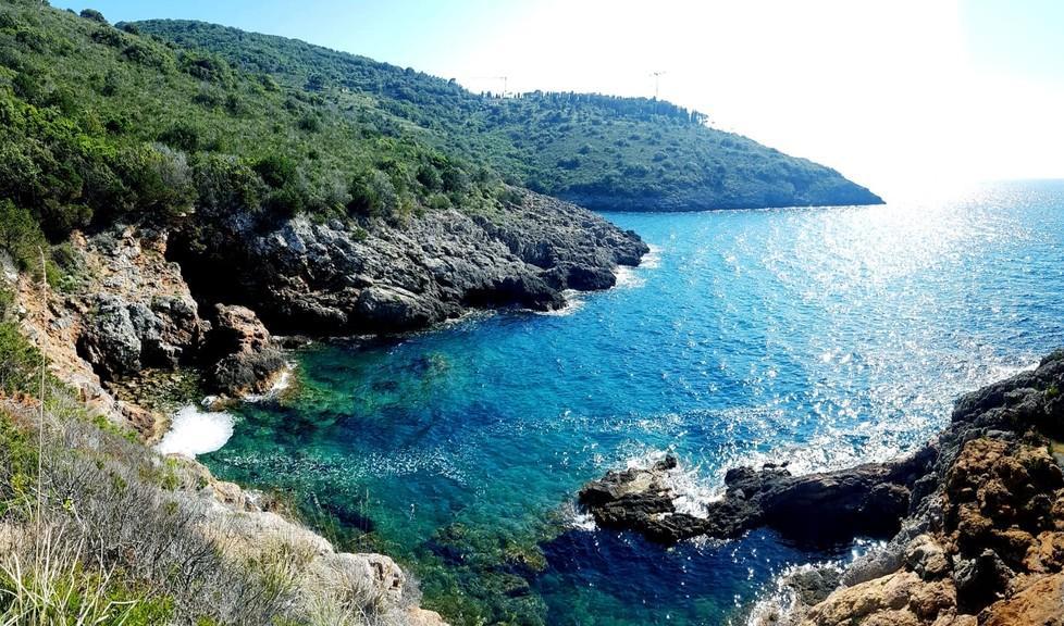 La magnifica caletta della Cacciarella, a Monte Argentario