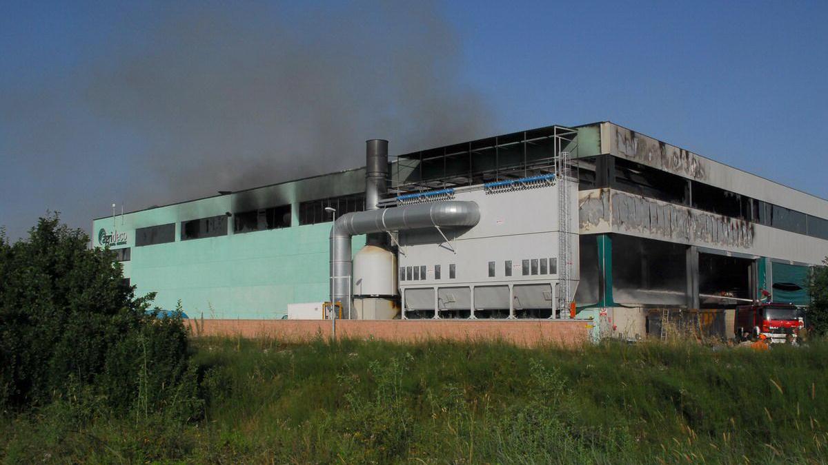 L’Agrideco nel giugno 2008, dopo la tragica esplosione al suo interno