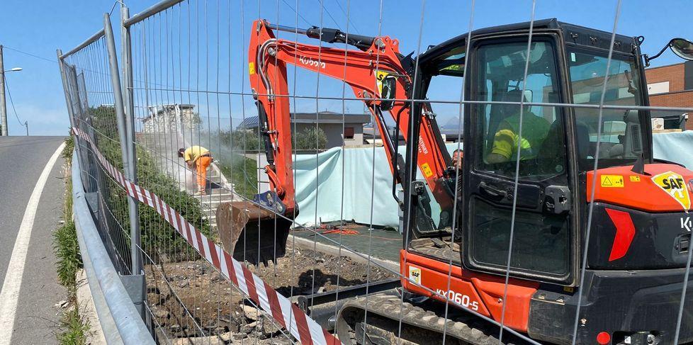 Più accessibile il ponte pedonale sul rio Casale 