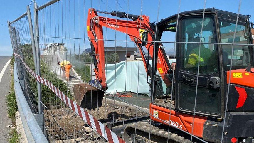 Più accessibile il ponte pedonale sul rio Casale