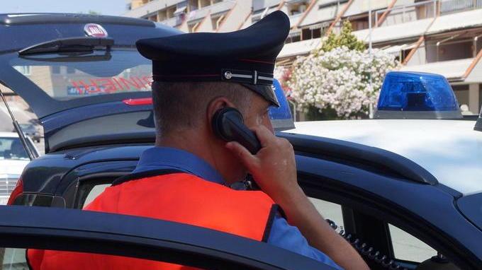 Accusati di aver rubato 50 euro dal portafogli di un anziano