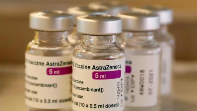 Vaccini: Norvegia rinuncia ad AstraZeneca e sospende J&J