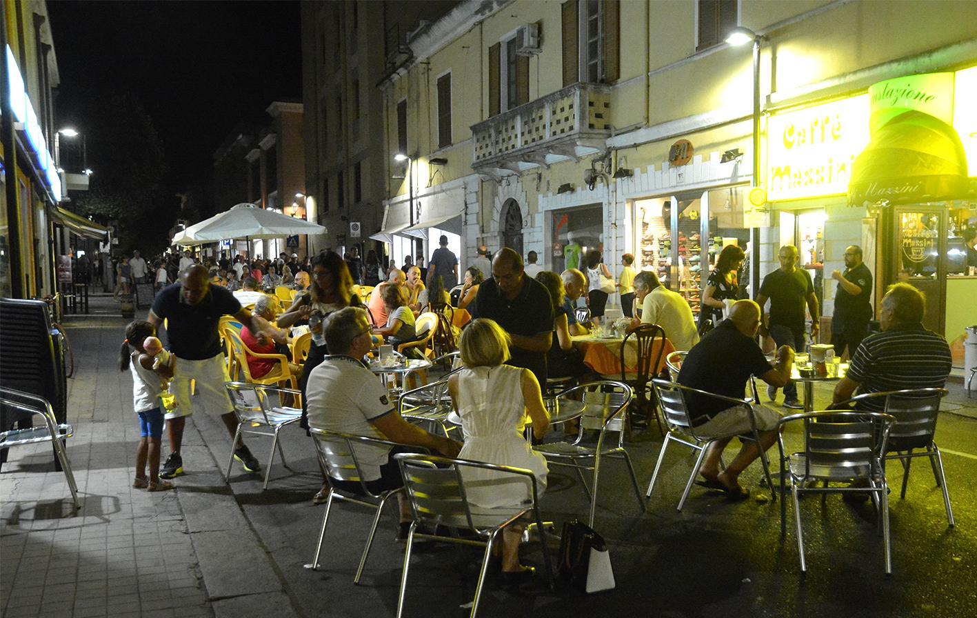 Regole per i tavolini all’aperto di bar e ristoranti 