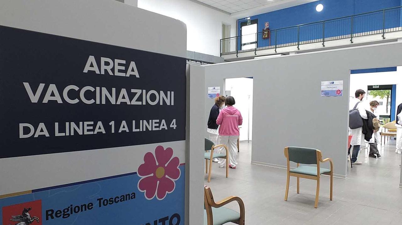 Vaccini in Toscana, over 50: ecco il cronoprogramma delle prenotazioni per età