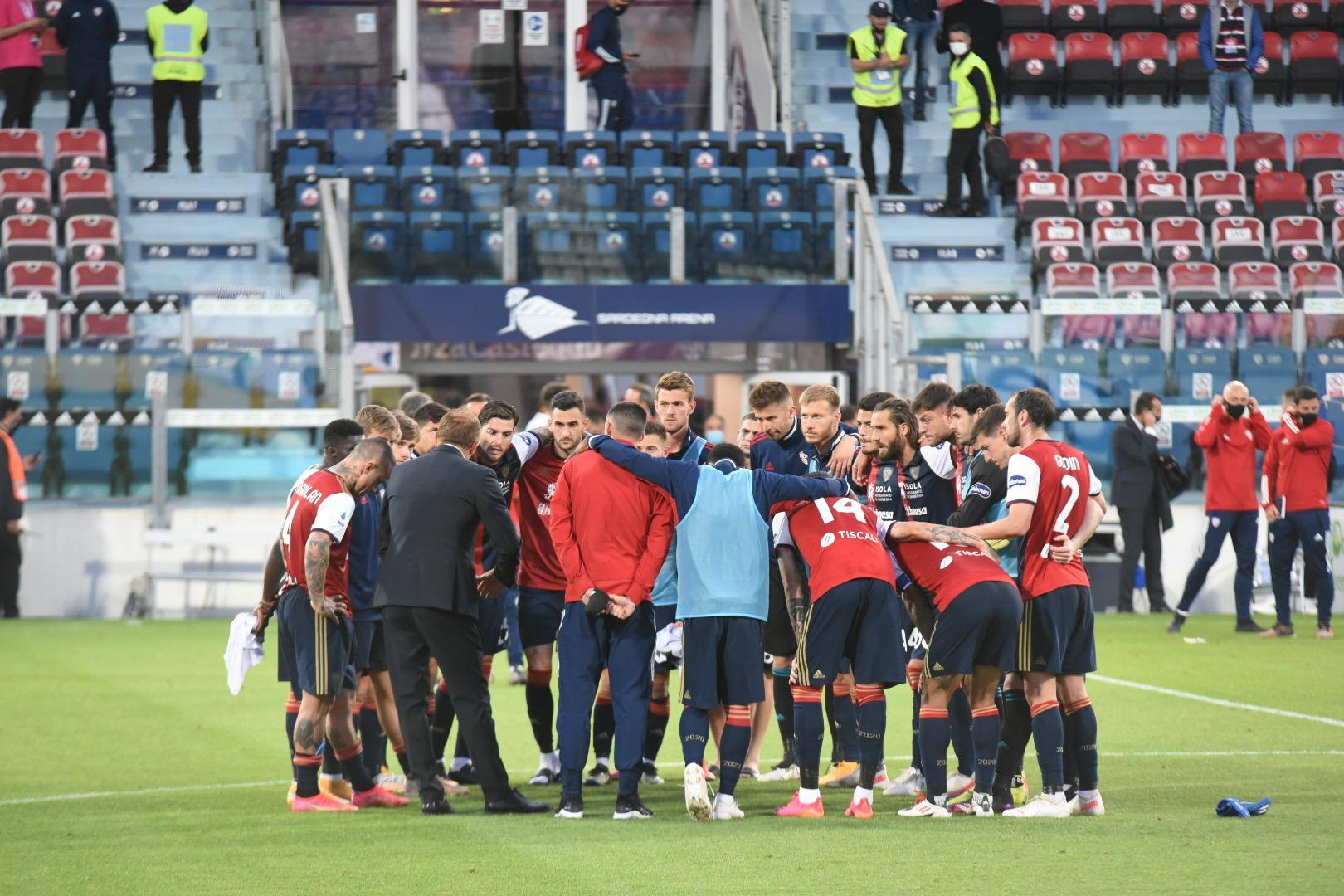 Calcio, al Cagliari basta un punto in due partite per restare in A