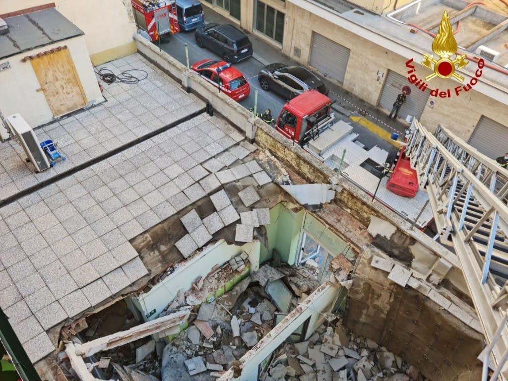 Il tetto dell'asilo crollato