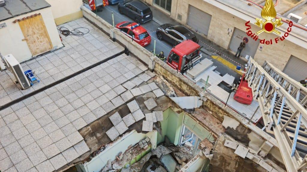 Il tetto dell'asilo crollato
