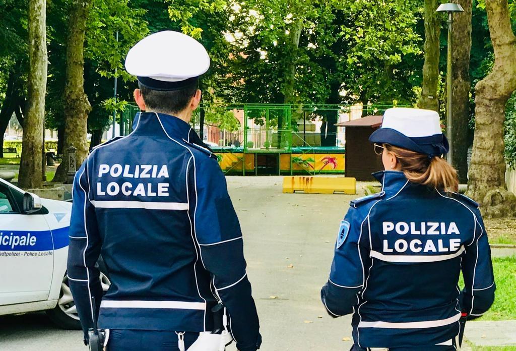 Alla guida senza patente né assicurazione: due multe da oltre seimila euro ciascuna 