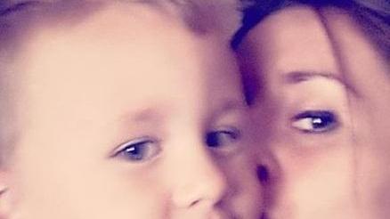 Soliera, bimbo soffocato da un gioco Mamma assolta: «Lo amava»