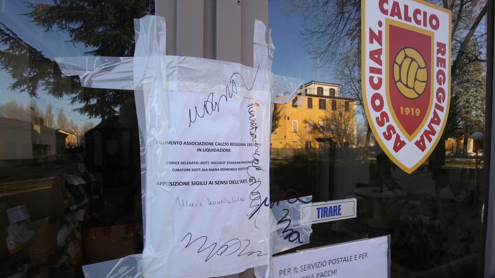 Sigilli alla sede di via Mogadiscio
