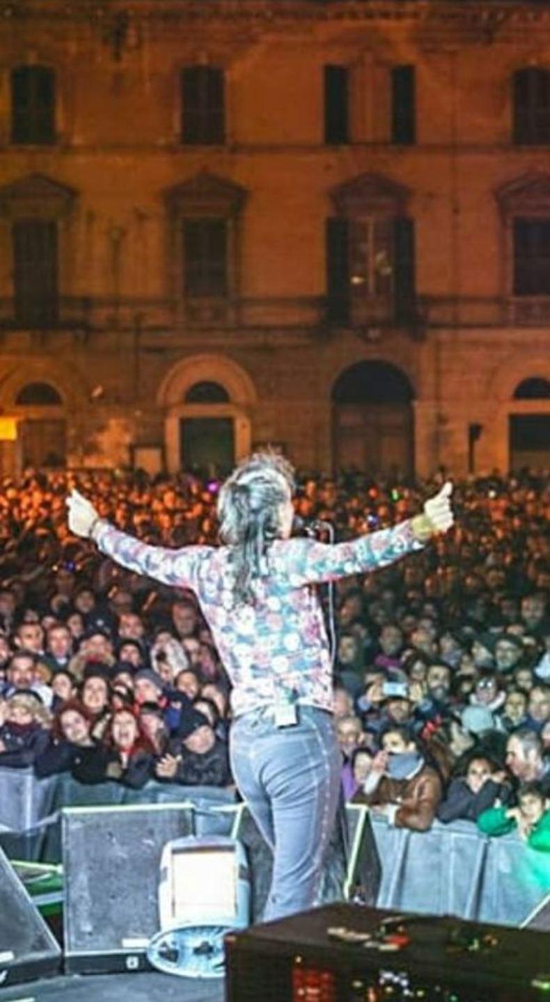 Luci, suoni e video: il lavoro di squadra dietro un concerto