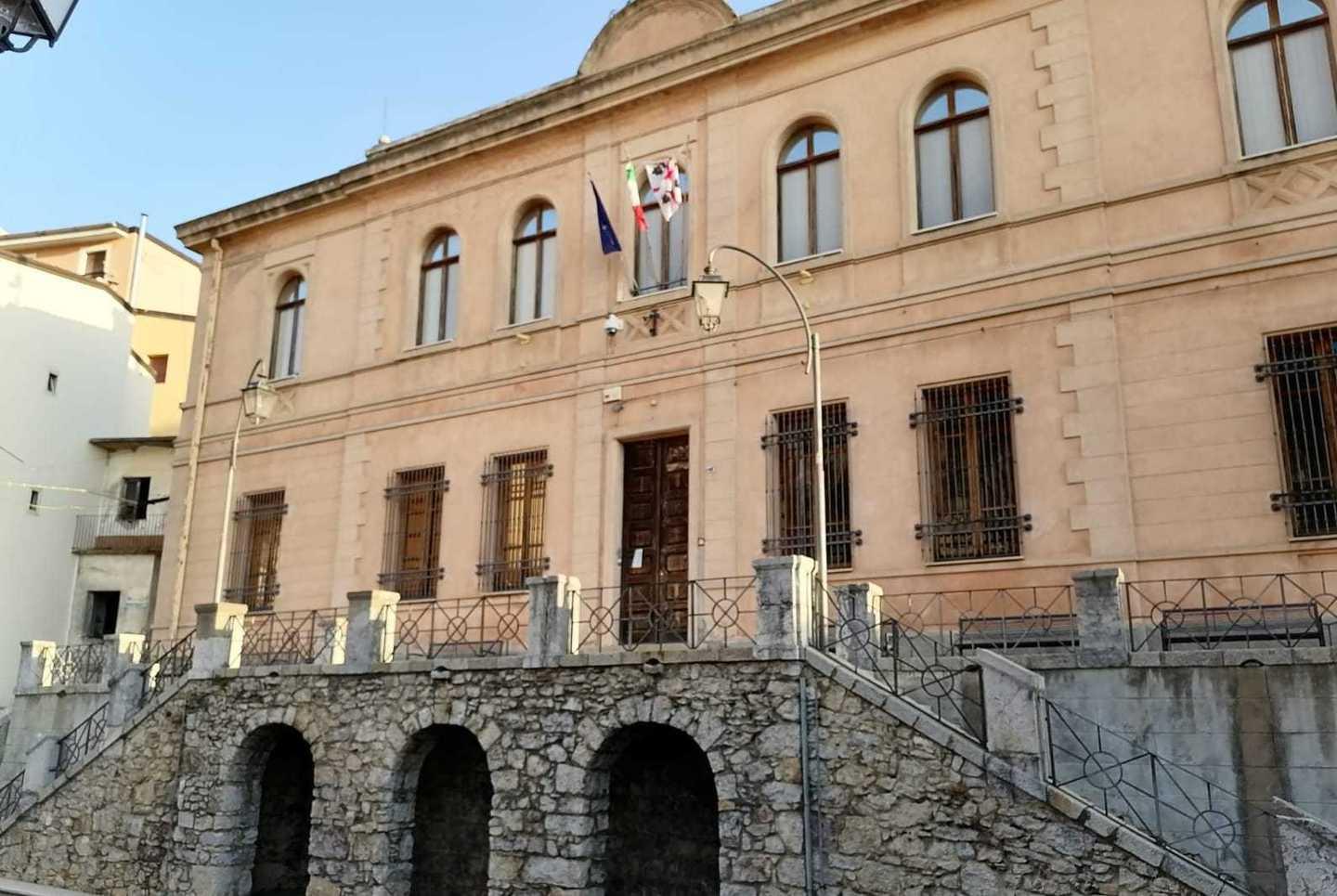 Poste aperte a singhiozzo, proteste 