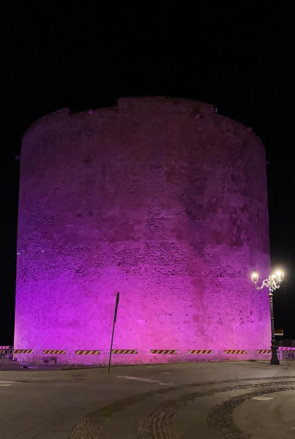 La Torre di Sulis viola per la fibromialgia