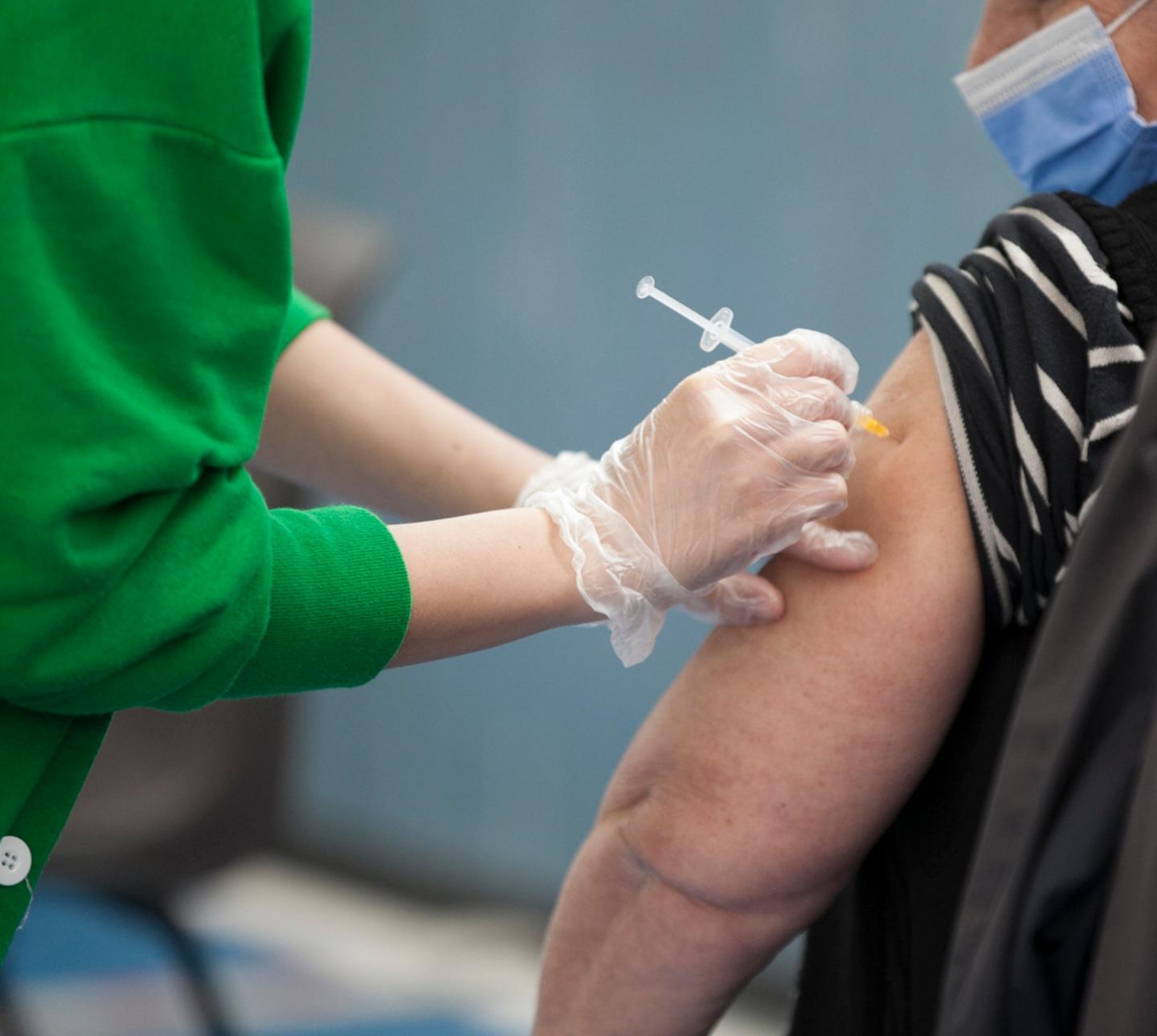 Vaccini, la campagna frena l’isola 9 punti sotto la media 