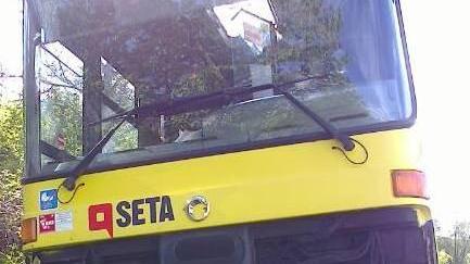 Pavullo. Corriera fuori strada: paura per i passeggeri rimasti bloccati dentro