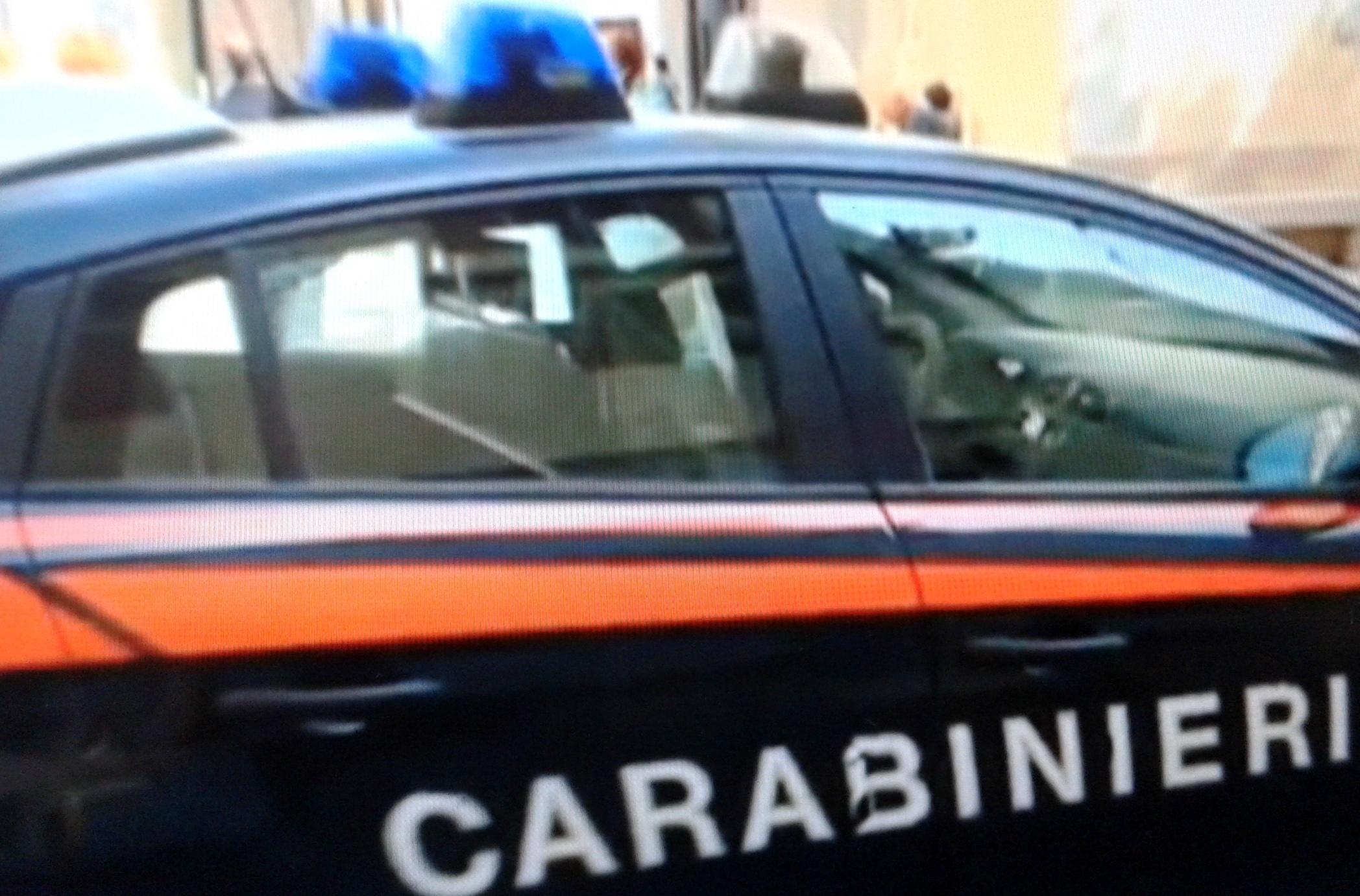 Aggredisce e minaccia la ex compagna e anche il figlio di un anno a Villanovafranca: allontanato da casa