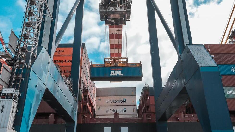 Il porto di Livorno torna alla conquista dei contenitori americani