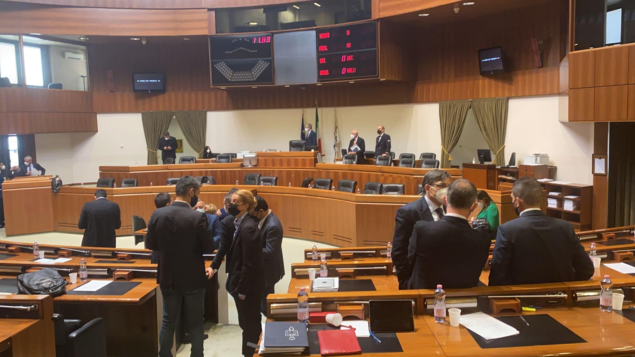 Fuori strada la giunta Solinas