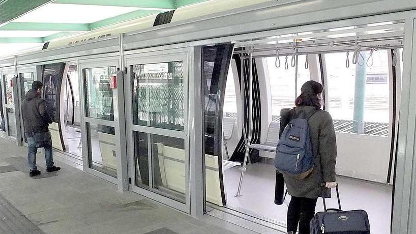 La navetta elettrica del Pisamover tra la stazione e l’aeroporto