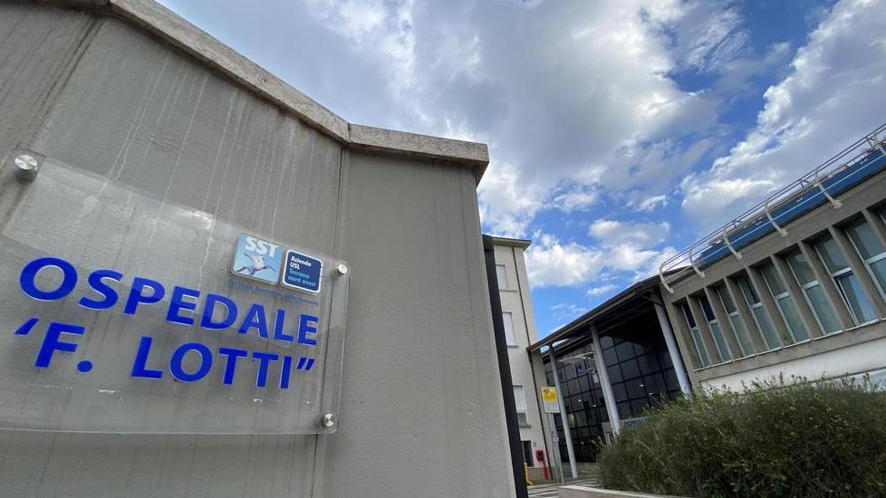 Pontedera, il perone è rotto ma l’ortopedico non c’è. Quasi 3 ore in attesa al pronto soccorso