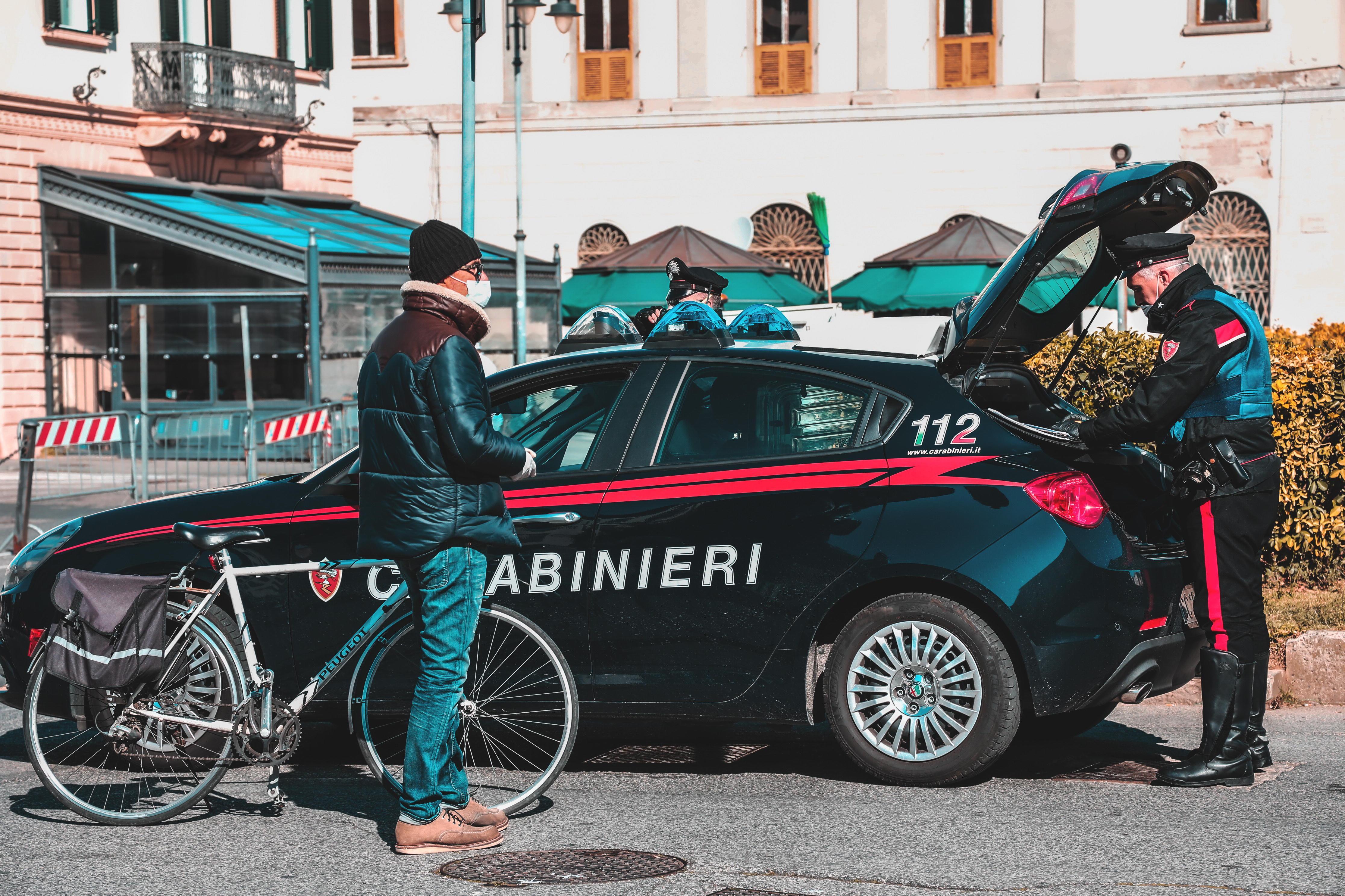 Due carabinieri in città (foto d'archivio)