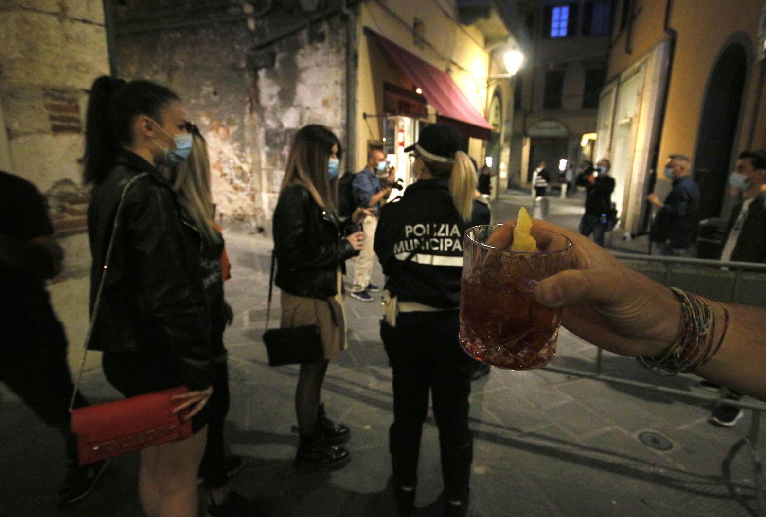 Piazza delle Vettovaglie: ordinanza per regolamentare l’accesso e lo stazionamento 