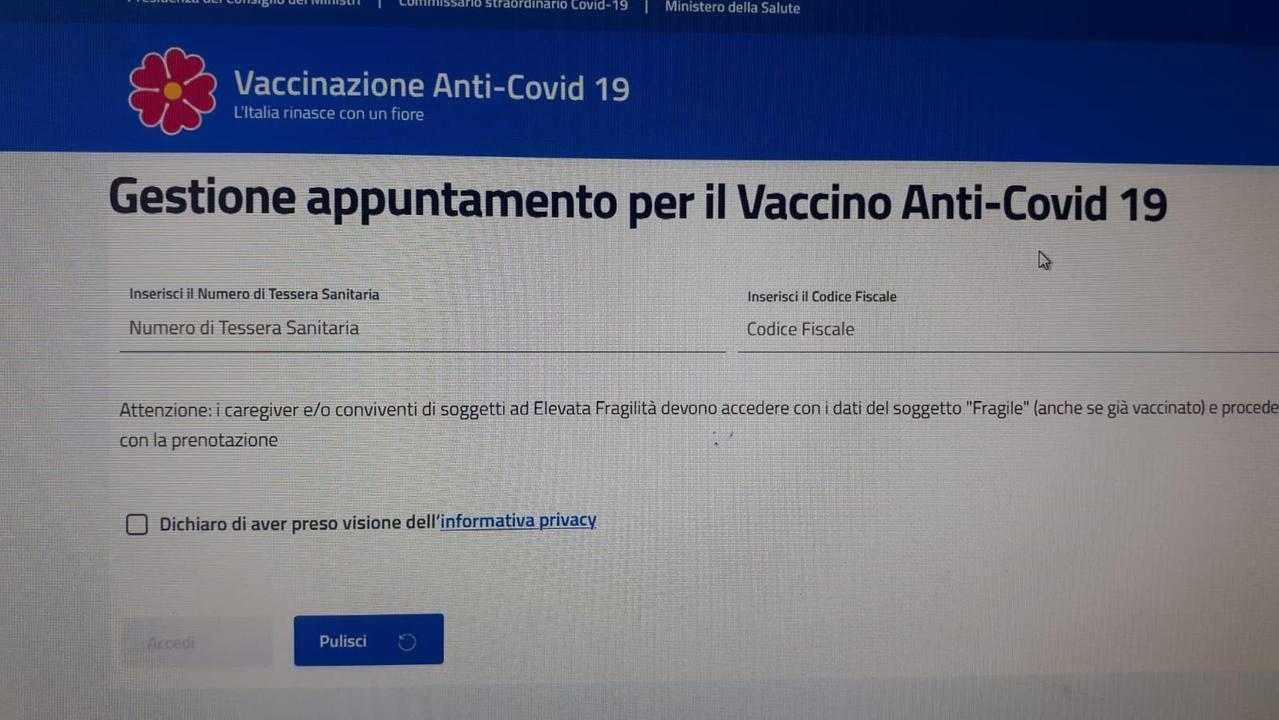 Covid, vaccinazioni: in Sardegna via alla piattaforma per fissare direttamente l'appuntamento