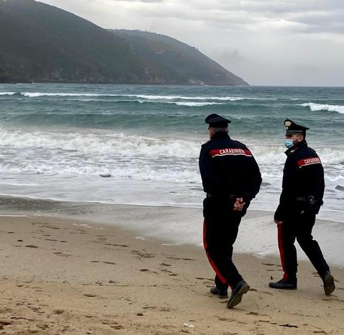 Cadavere in spiaggia, effettuata la tac 