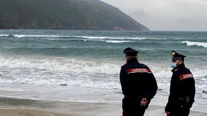 Cadavere in spiaggia, effettuata la tac