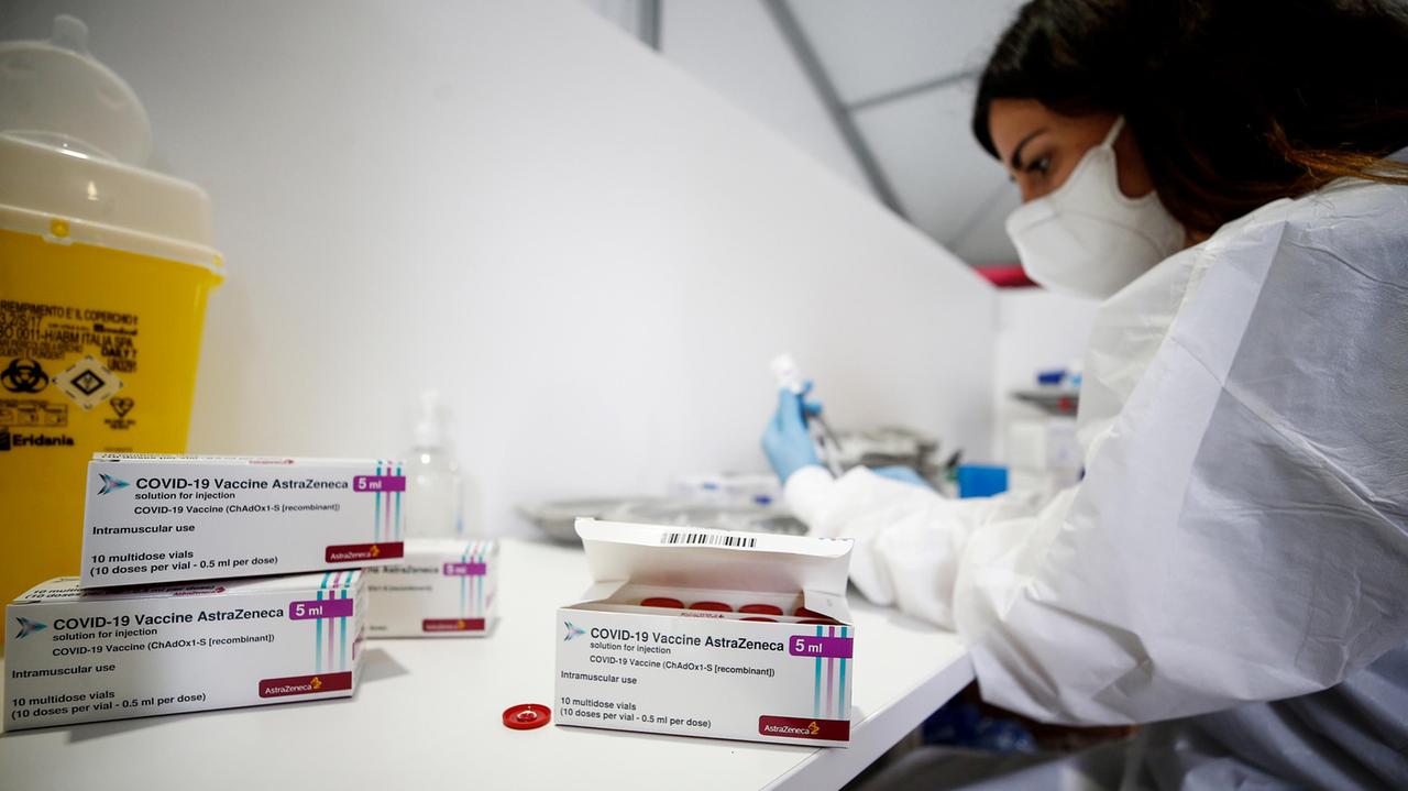 Vaccini in Toscana, il portale apre ad altre fasce di cinquantenni. Il calendario ufficiale per i quarantenni