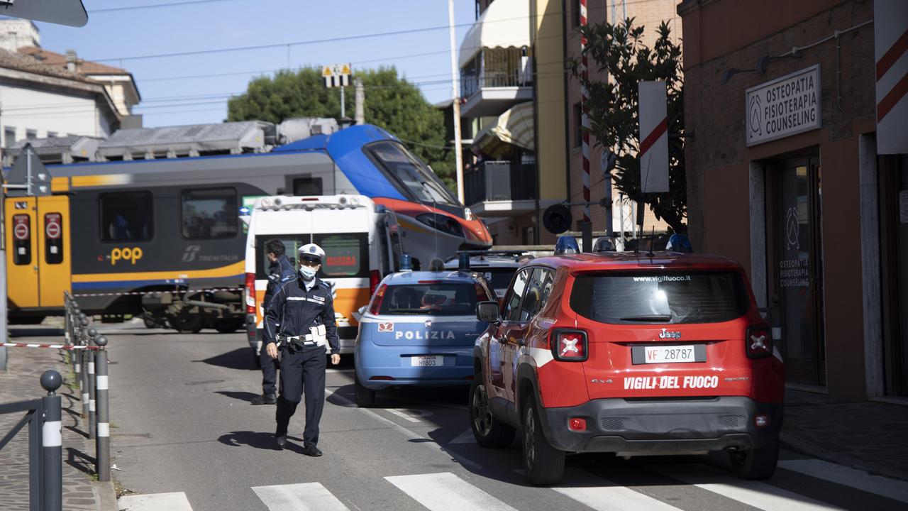 Formigine, tragedia a Casinalbo: muore sotto il treno