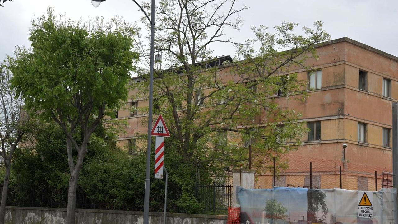 Olbia, difesa, accuse e minacce in Consiglio sull’ex palazzo Fs