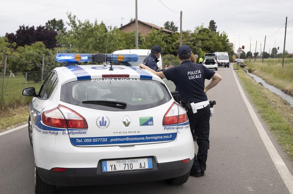Formigine, scappa in strada per evitare un gavettone: 18enne travolto e ucciso durante una festa di nozze 