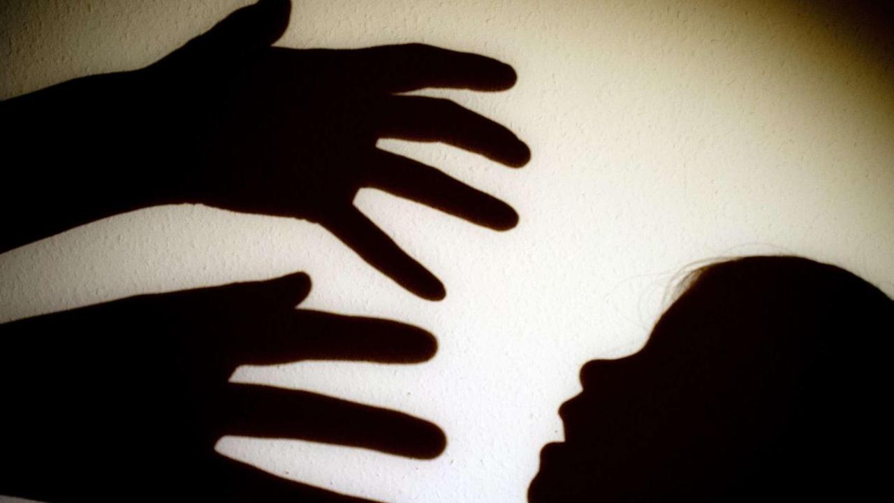 Prete accusato di aver abusato di una bimba, la Cassazione conferma la condanna