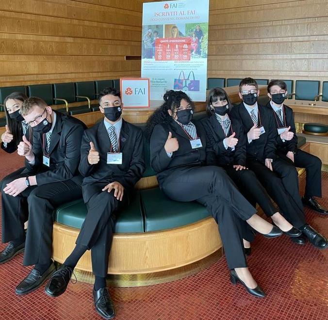 Gli studenti dell’istituto alberghiero Martini alla stazione