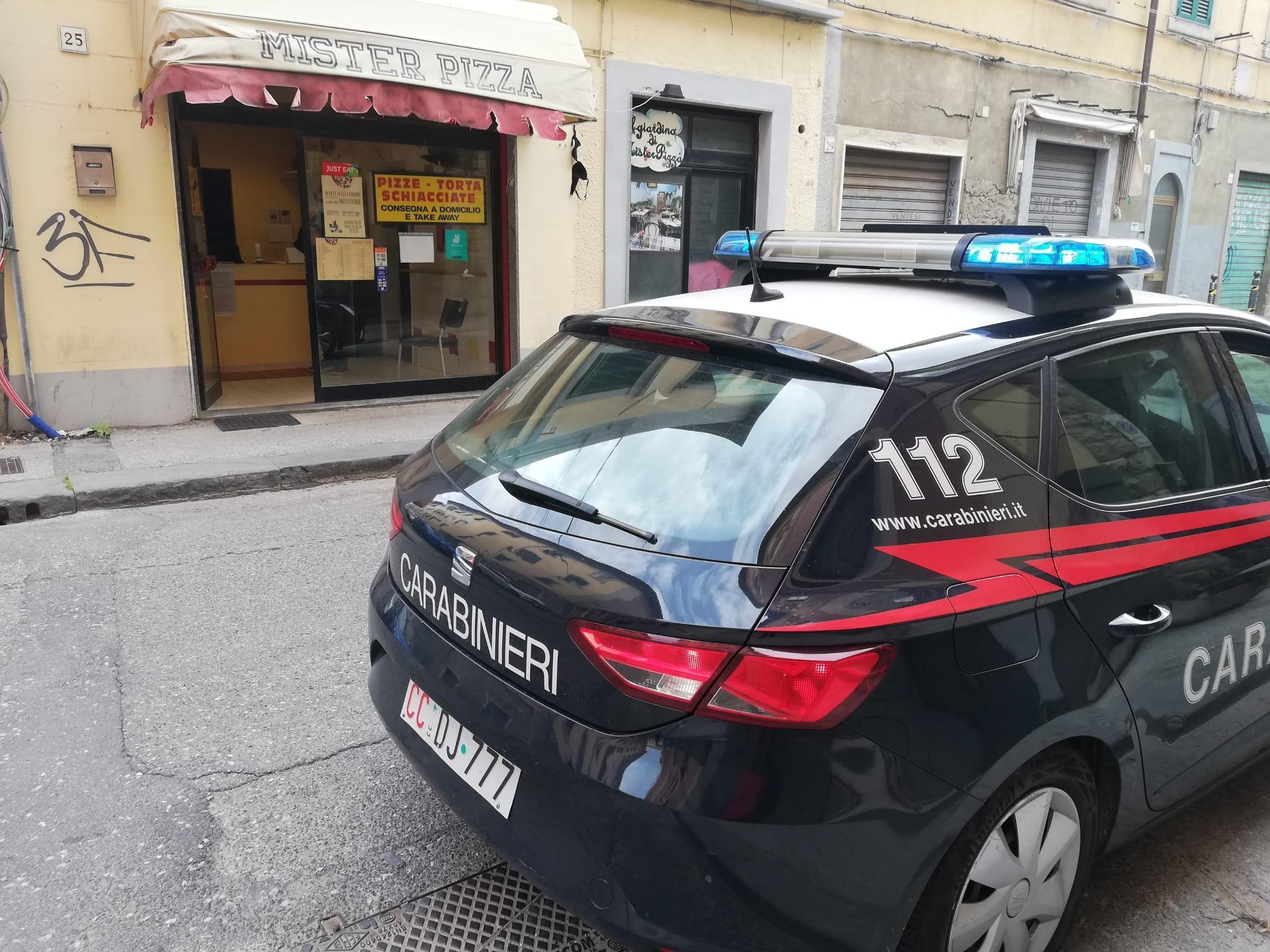 I carabinieri fuori da Mister pizza
