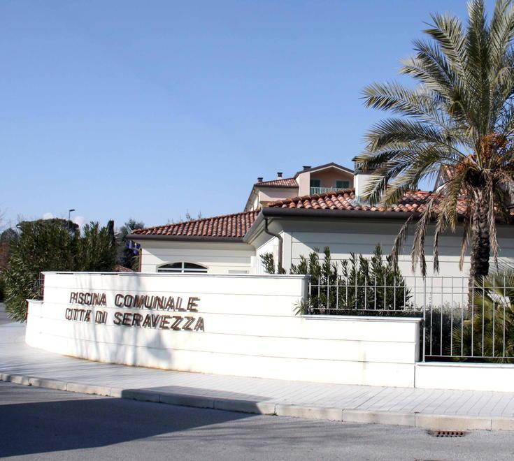 Piscina chiusa fino a settembre Istruttori a casa 