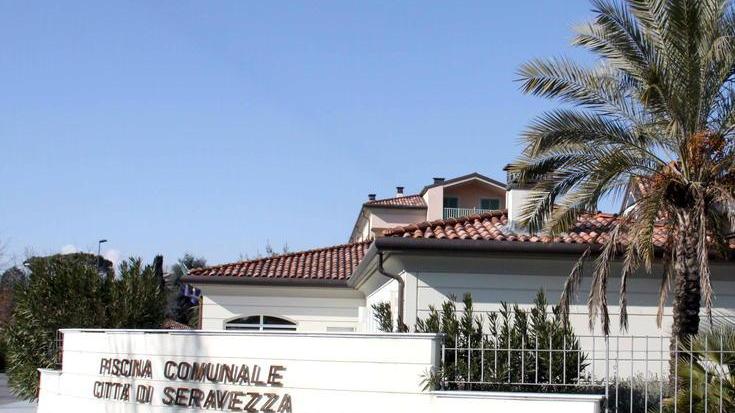 Piscina chiusa fino a settembre Istruttori a casa