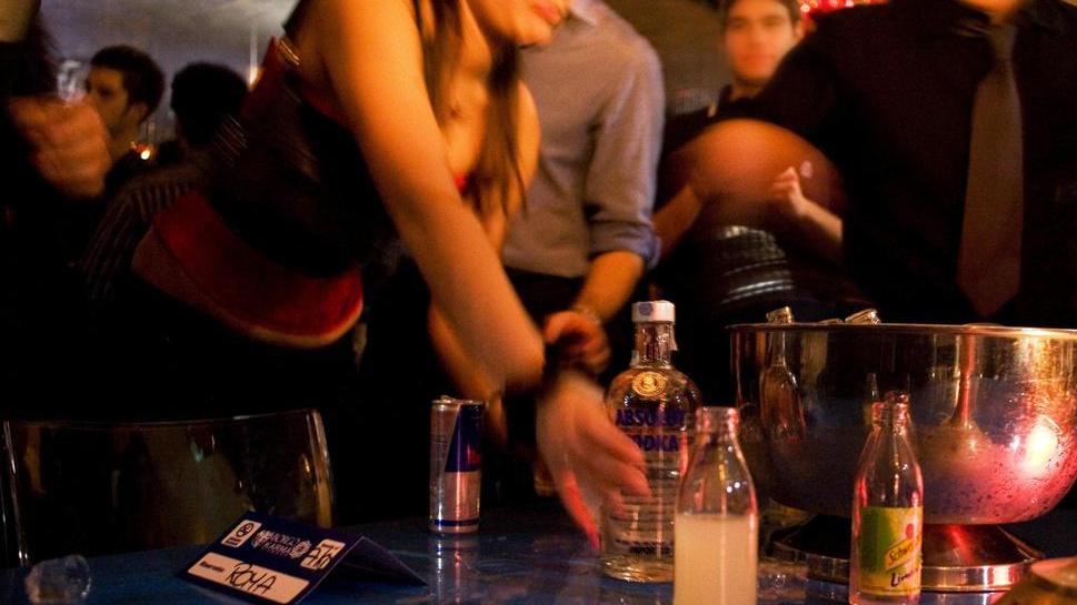 Bar e circoli: il sindaco vieta la vendita di bevande in bottiglie di vetro
