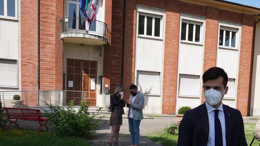 «Anche il parlamento indaghi sullo smaltimento dei fanghi»