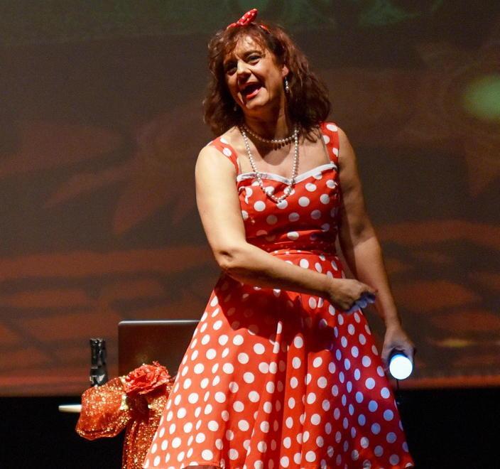 “Fatti più in là” al Teatro Nuovo con Daniela Bertini e Matteo Micheli 