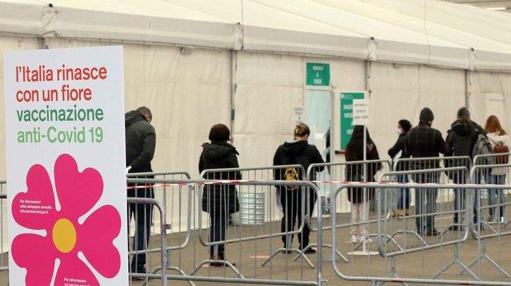 Si rallenta con le seconde dosi Il richiamo sarà dopo 35 giorni