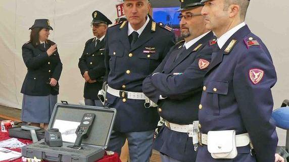 Rapporto Eurispes Gradimento Polizia sempre al top