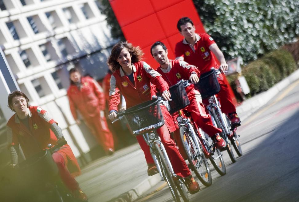 La Ferrari va in bici 50 euro ai dipendenti al lavoro pedalando 