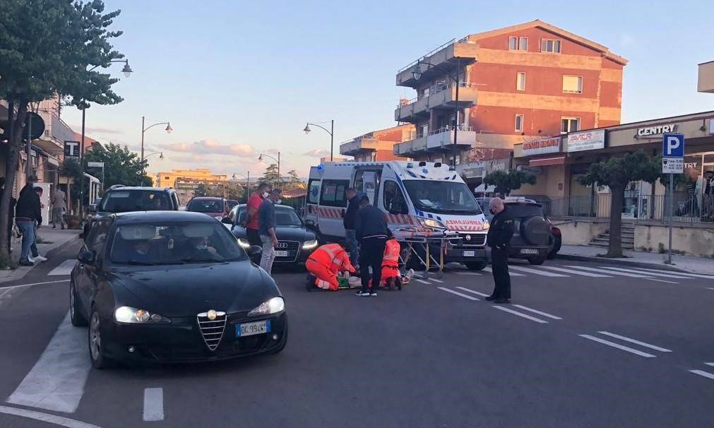 Donna investita sulle strisce pedonali
